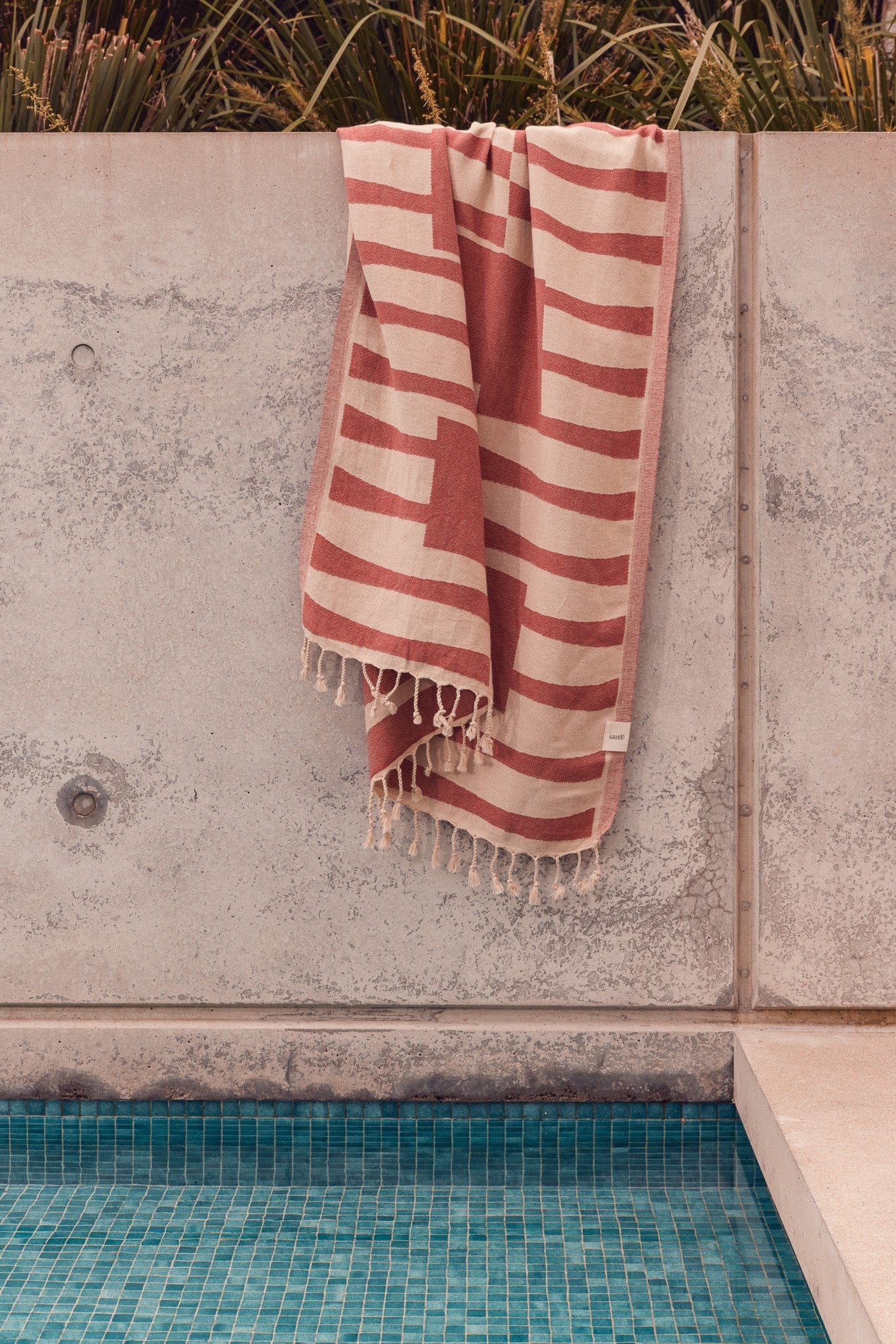 Saarde Totem Turkish Beach Towel - Burgundy