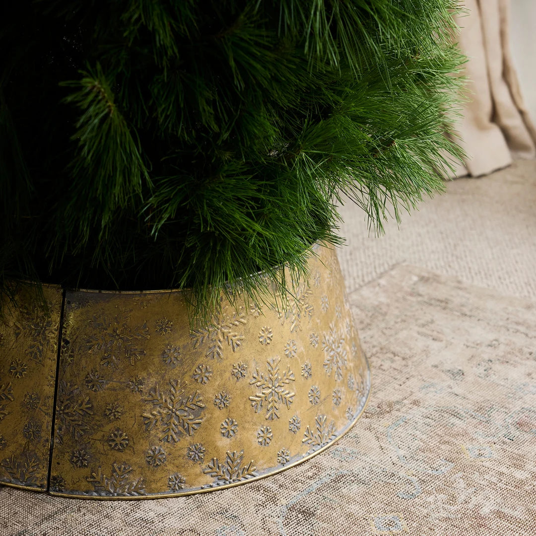 Snow Flake Gold Tree Skirt Large